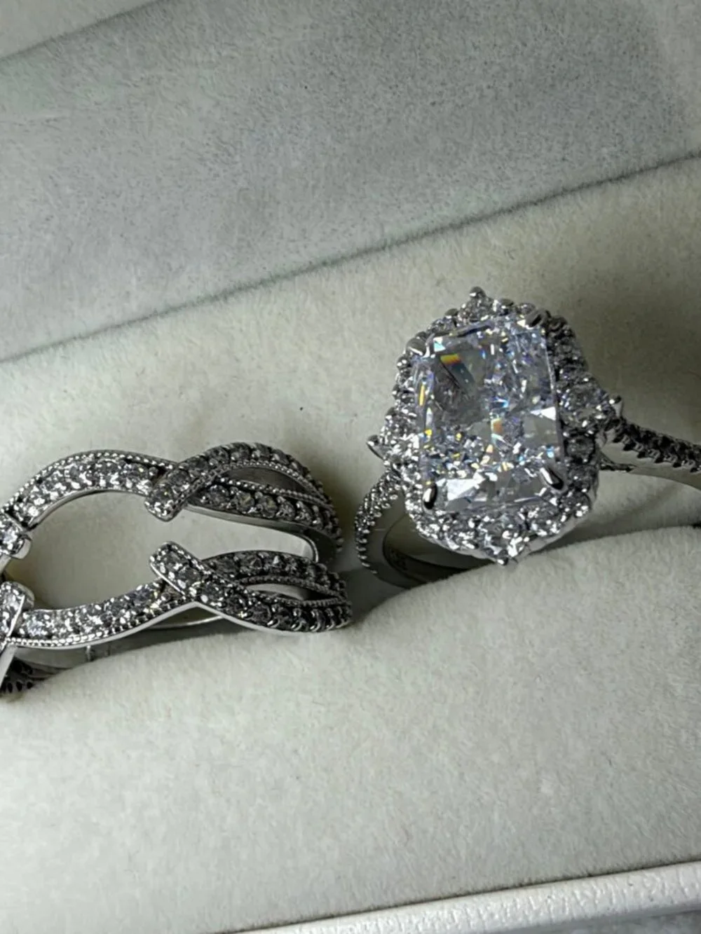 Women's Oval Cut Wedding Band Set